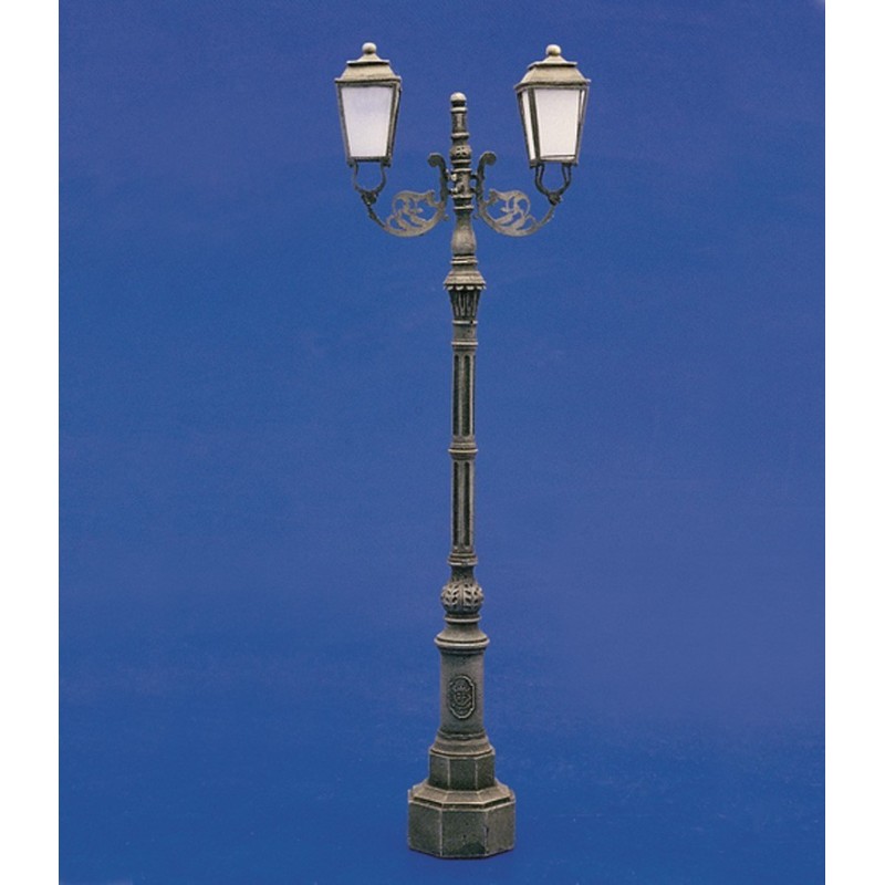 Double antique street lamp (1/35)