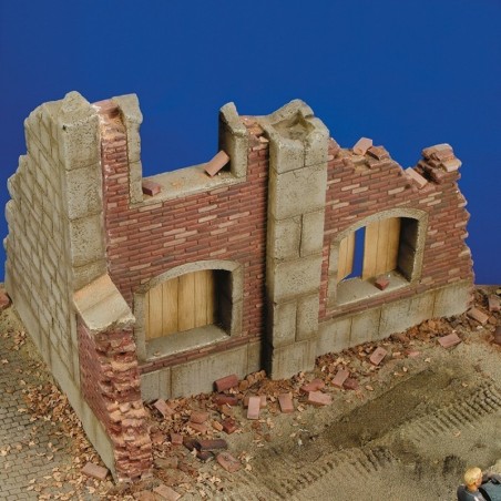 Barn ruin (1/35 Scale)
