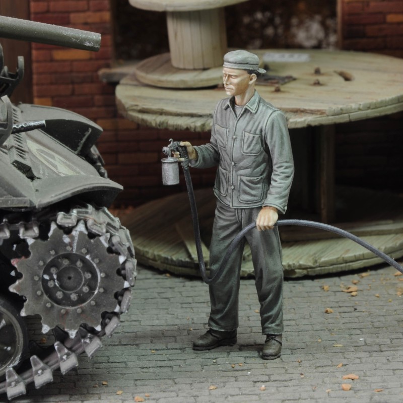 German tanker with arms backward - WWII (1/48)