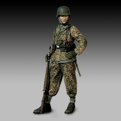 Waffen SS Grenadier with rifle - WWII (1/48)