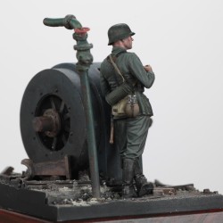 German infantry soldier eating - WWII (1/35 scale)
