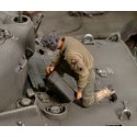 U.S. CREW member refuelling tank - WWII (1/35) 