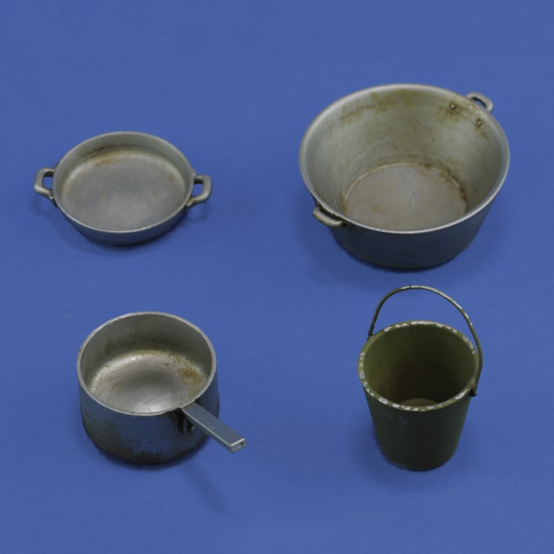 Cookware set and bucket (1/16 scale)
