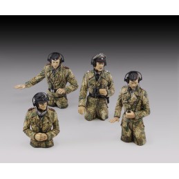 German tank crew in pit dot - WWII (1/72 scale)