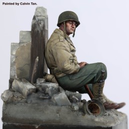 U.S. soldier at rest - with base (WWII) (1/35 scale)