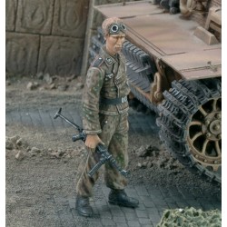 SS-Unterscarfuhrer with MP - 40 WWII (1/35) 