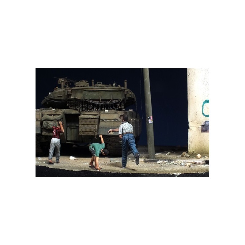 Boys throwing stones (1/35)