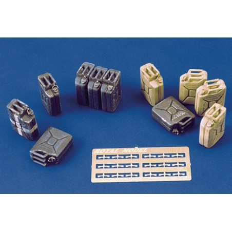 German WWII jerricans (1/35)