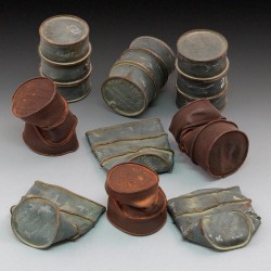 German damaged oil drums - WWII (1/35) 