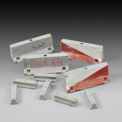 Concrete traffic barriers (1/35)