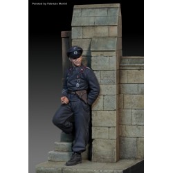 German tanker with arms backward WWII (1/35 Scale)