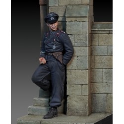 German tanker with arms backward WWII (1/35 Scale)