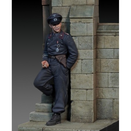 German tanker with arms backward WWII (1/35 Scale)