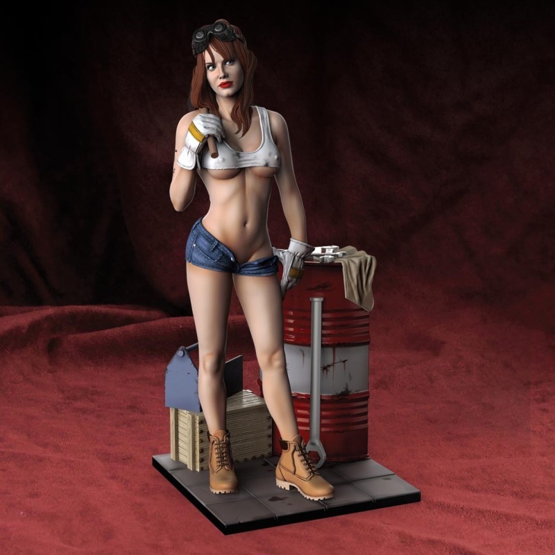 Garage girl (1/35 scale) Garage girl (1/35 scale)