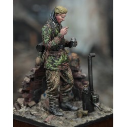 German SS soldier eating - WWII 'with base' (1/35 scale)