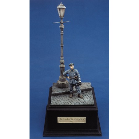 Italian Officer "Btg. Azzurro" - with base (1/35) 