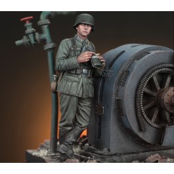 German infantry soldier eating - WWII (1/35 scale)