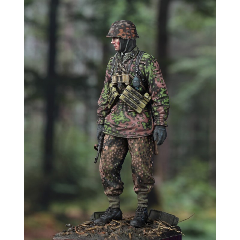 Waffen SS soldier-WWII (1/35 scale) Waffen SS soldier-WWII (1/35 scale)