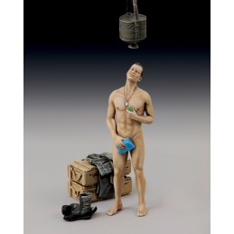 Shower time (1/72 scale)