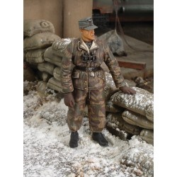 German tanker in winter dress - WWII (1/35) 