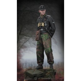 German tanker with arms backward-WWII (1/16 scale)