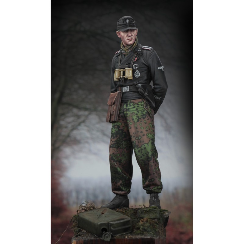 German tanker with arms backward-WWII (1/16 scale) German tanker with arms backward-WWII (1/16 scale)