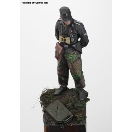 German tanker with arms backward-WWII (1/16 scale)