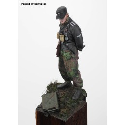German tanker with arms backward-WWII (1/16 scale)