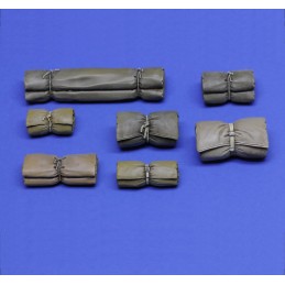 Tentpacks and bedrolls part 1 (1/16 scale)