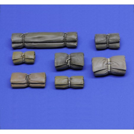 Tentpacks and bedrolls part 1 (1/16 scale)