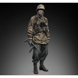 German SS soldier with MP 40-WWII  (1/16 scale)