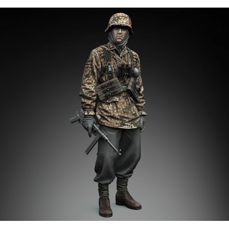 German SS soldier with MP 40-WWII  (1/16 scale)
