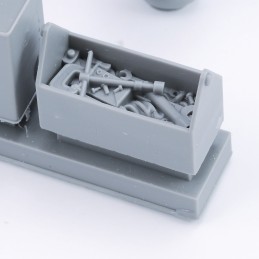 Toolbox, oil cans and bucket (1/16 scale)