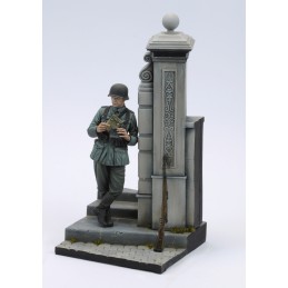 German soldier eating - WWII (75 mm)