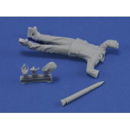 German soldier loading ammo WWII (1/35 scale)