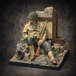 U.S. soldier at rest - with base (WWII) (1/35 scale)