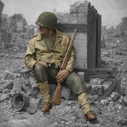U.S. soldier at rest-WWII (1/35 scale)