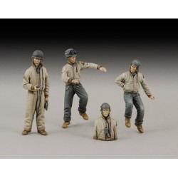 Articolo realizzato in resina (3 figurini e 1 mezza figura).